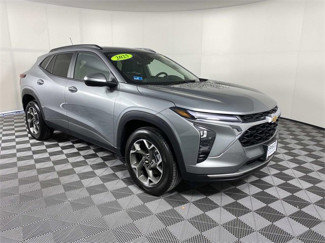 Used 2025 Chevrolet Trax LT w/ Driver Confidence Package