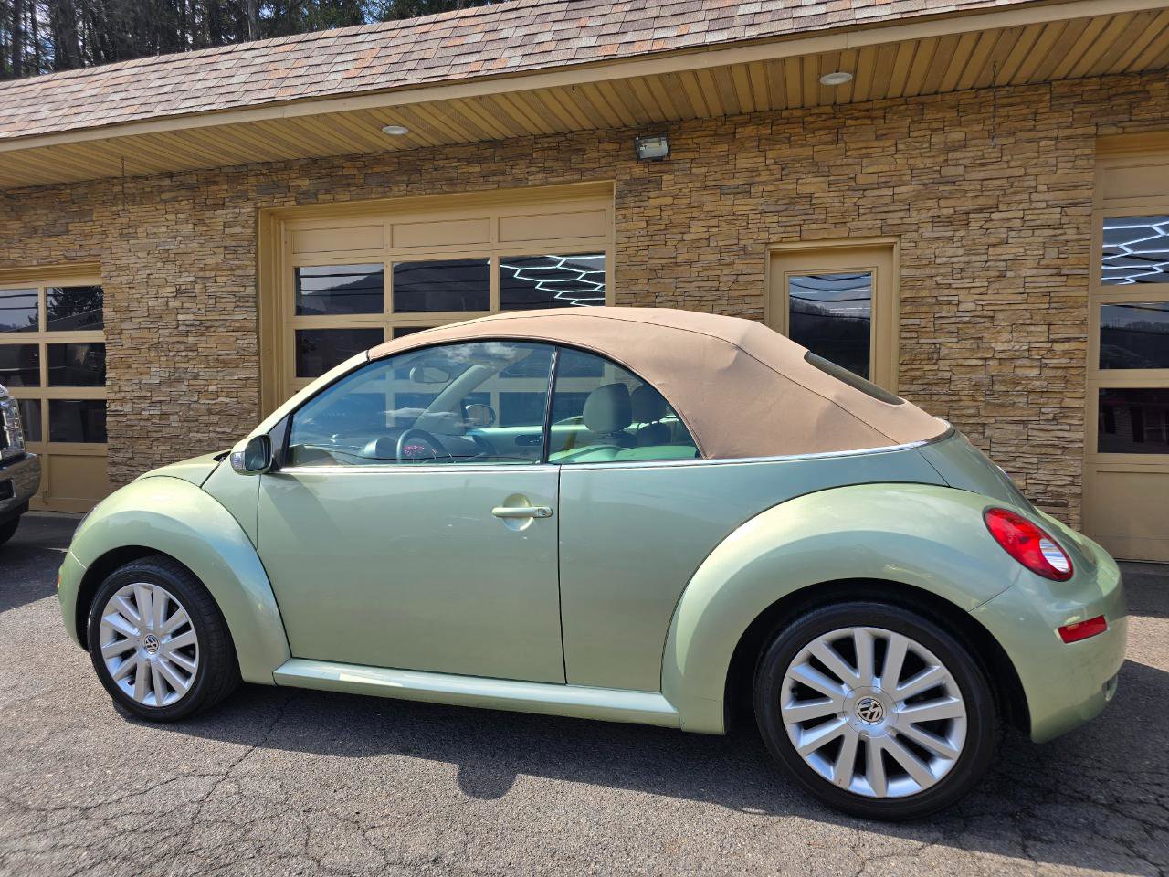 Used 2008 Volkswagen Beetle SE image 34