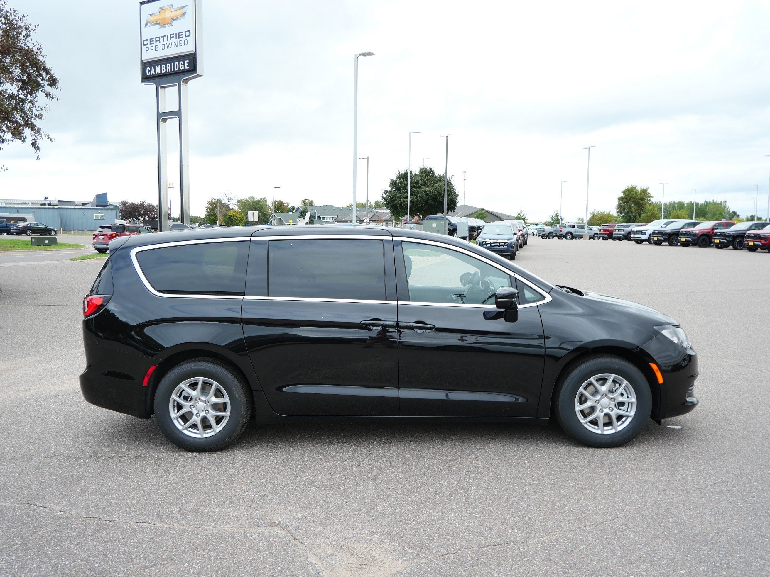 New 2027 Chrysler Pacifica LX FWD image 2