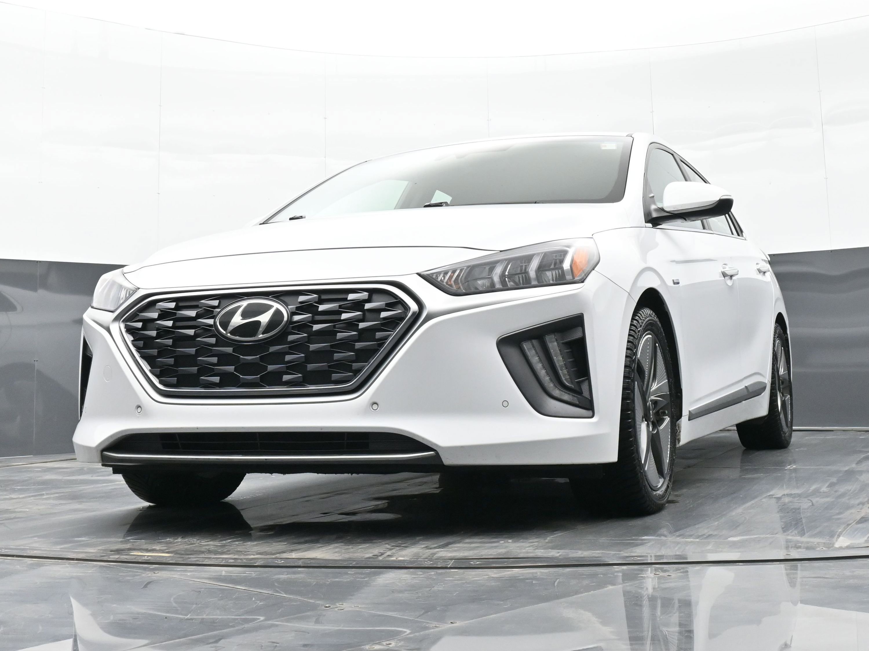 Used 2020 Hyundai Ioniq Limited image 40