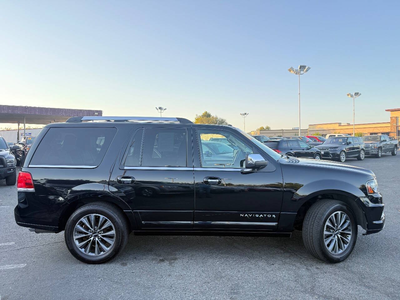 Used 2016 Lincoln Navigator Select AWD/4WD image 9