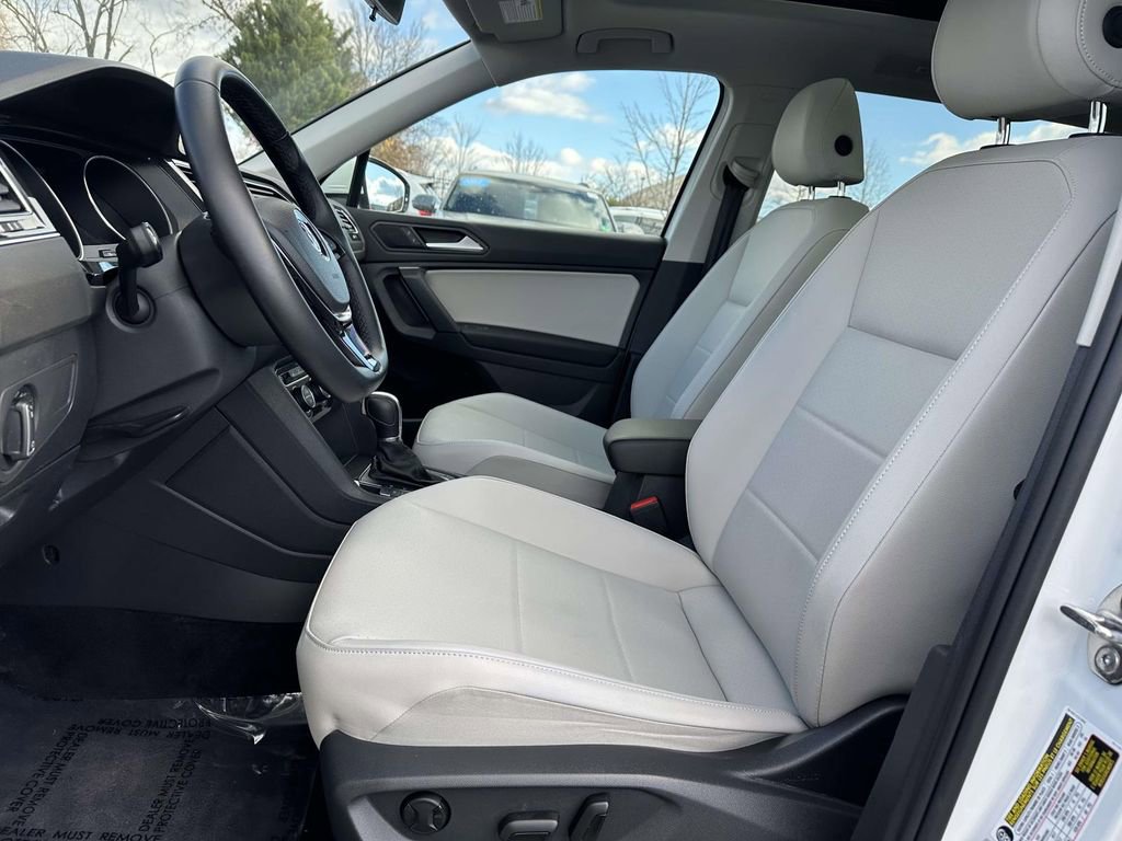 Used 2019 Volkswagen Tiguan SE w/ Panoramic Sunroof Package image 10