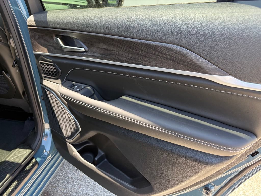 New 2026 Jeep Grand Cherokee L Limited AWD/4WD image 27