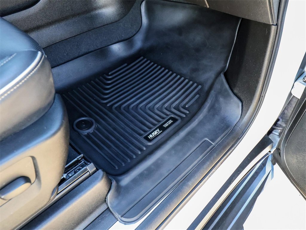 Used 2021 GMC Yukon XL SLT w/ SLT Premium Package image 17