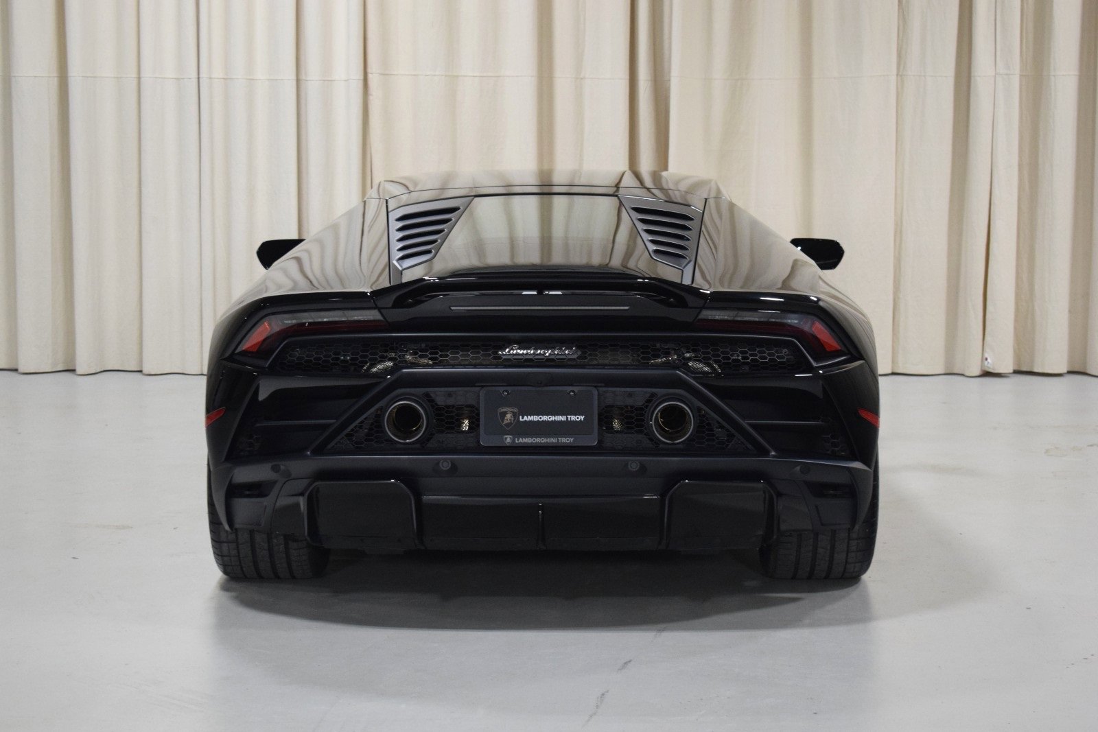 Used 2023 Lamborghini Huracan EVO image 13
