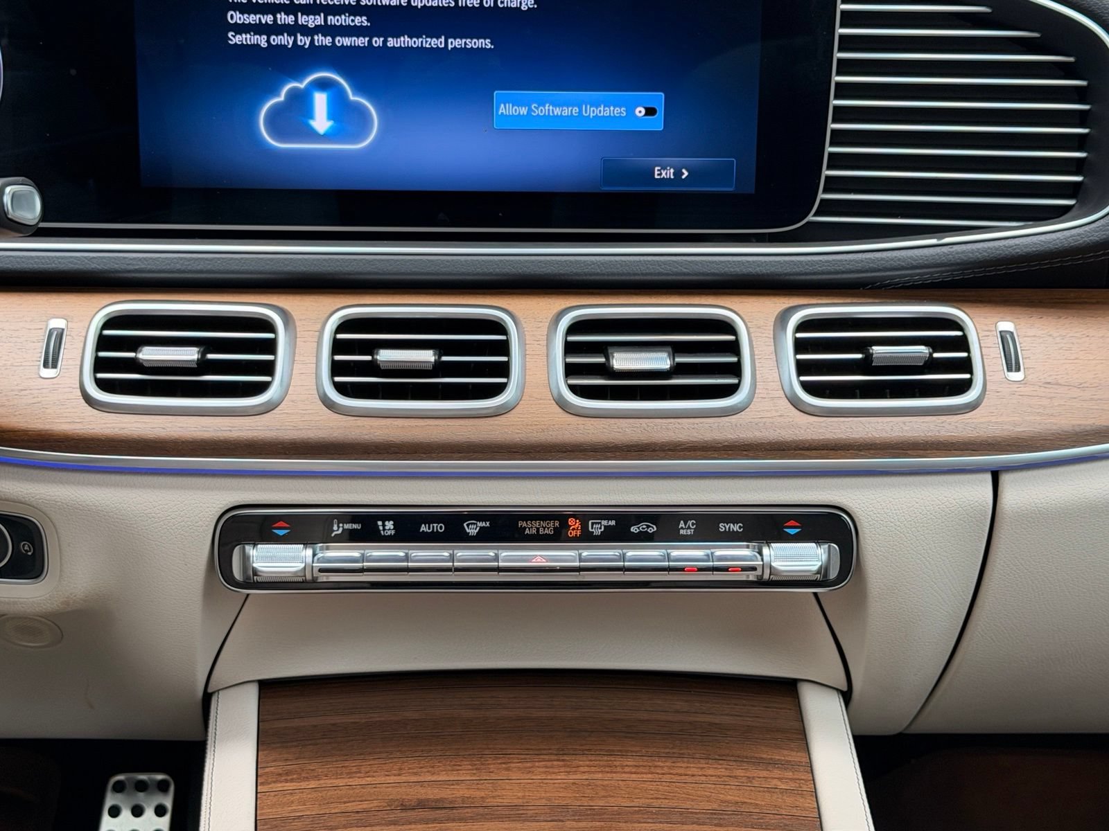 Used 2025 Mercedes-Benz GLS 450 4MATIC image 21
