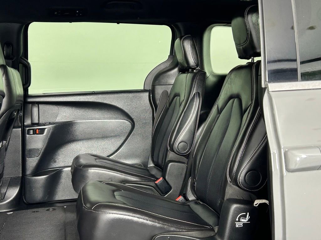 Used 2025 Chrysler Pacifica Select FWD image 17