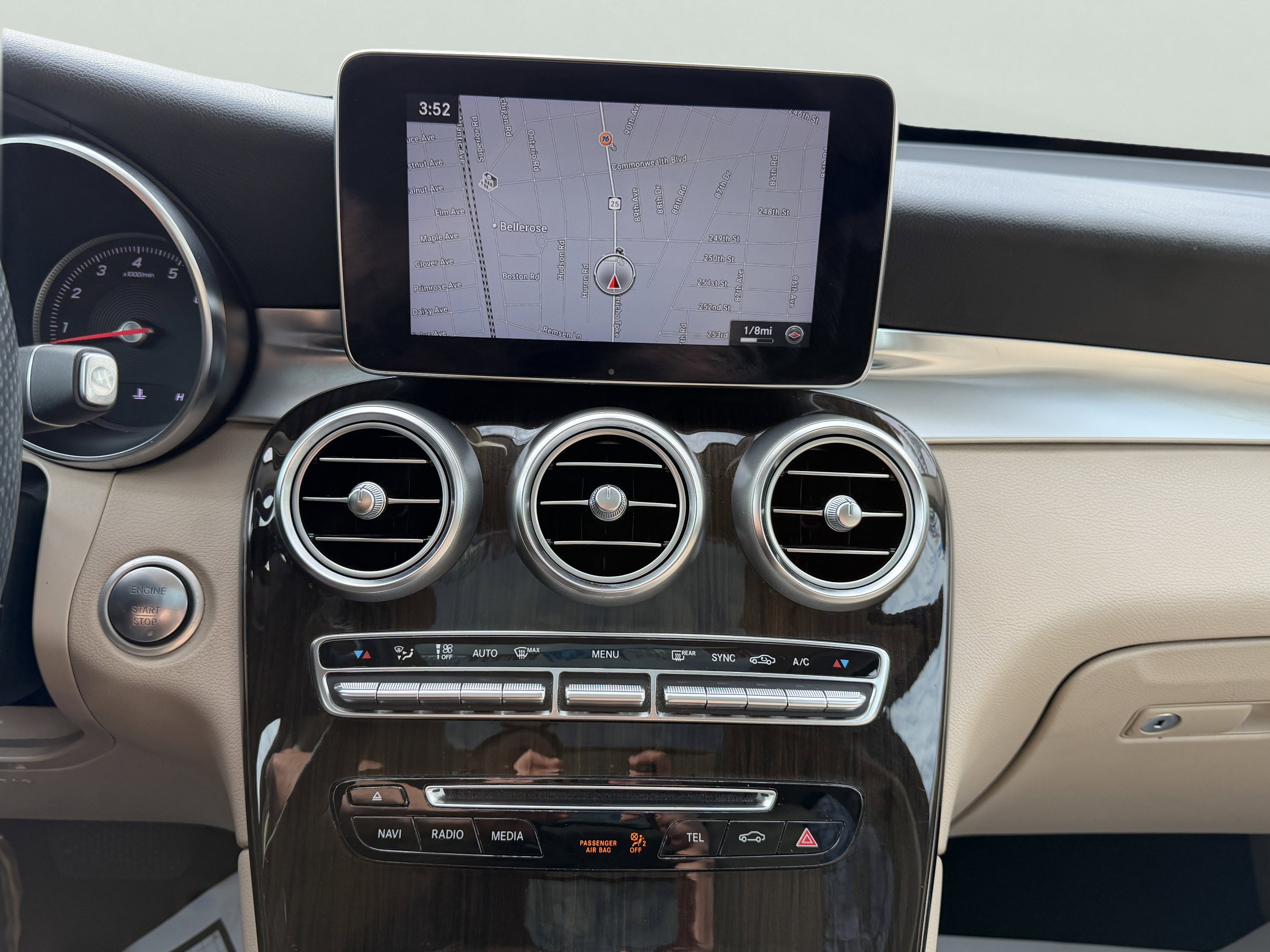 Used 2019 Mercedes-Benz GLC 300 4MATIC w/ Multimedia Package image 33