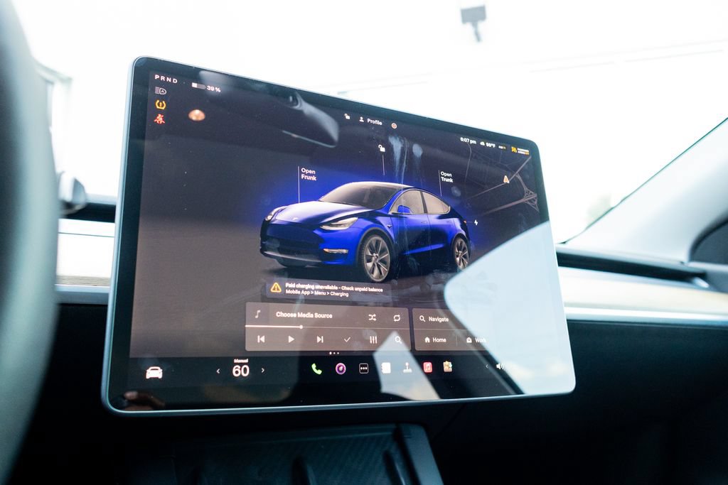 Used 2022 Tesla Model Y Long Range AWD/4WD image 30