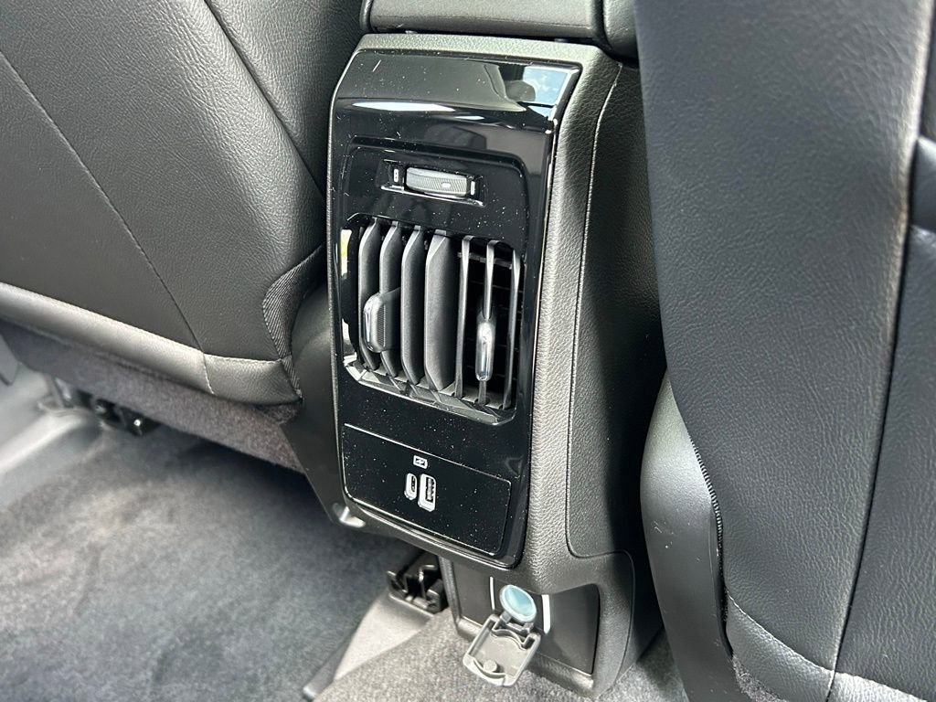 New 2025 Jeep Compass Latitude w/ Sun & Sound Group AWD/4WD image 38