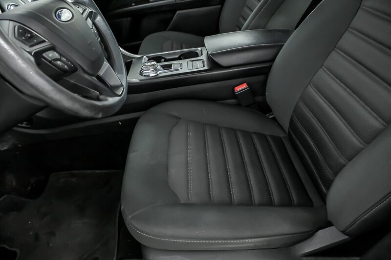 Used 2019 Ford Fusion SE FWD image 16