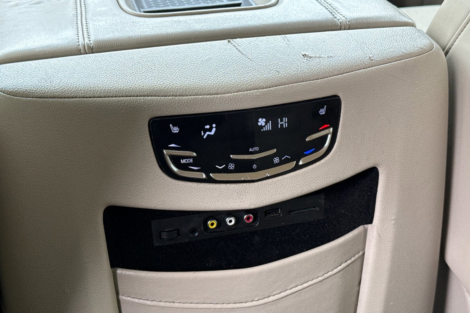 Used 2015 Cadillac Escalade Premium image 16