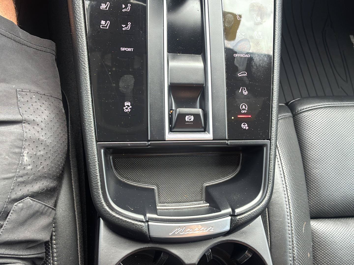 Used 2022 Porsche Macan AWD/4WD image 35