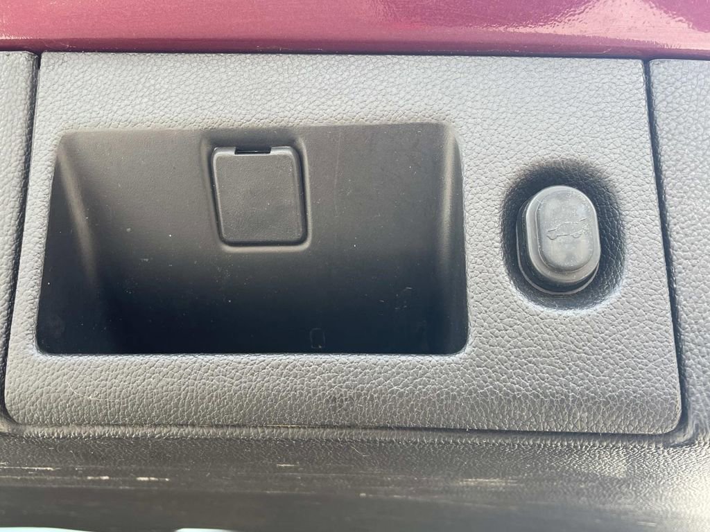 Used 2017 Chevrolet Suburban LT image 13