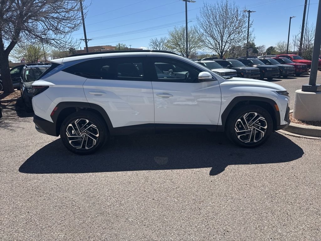 Used 2025 Hyundai Tucson Limited AWD/4WD image 3