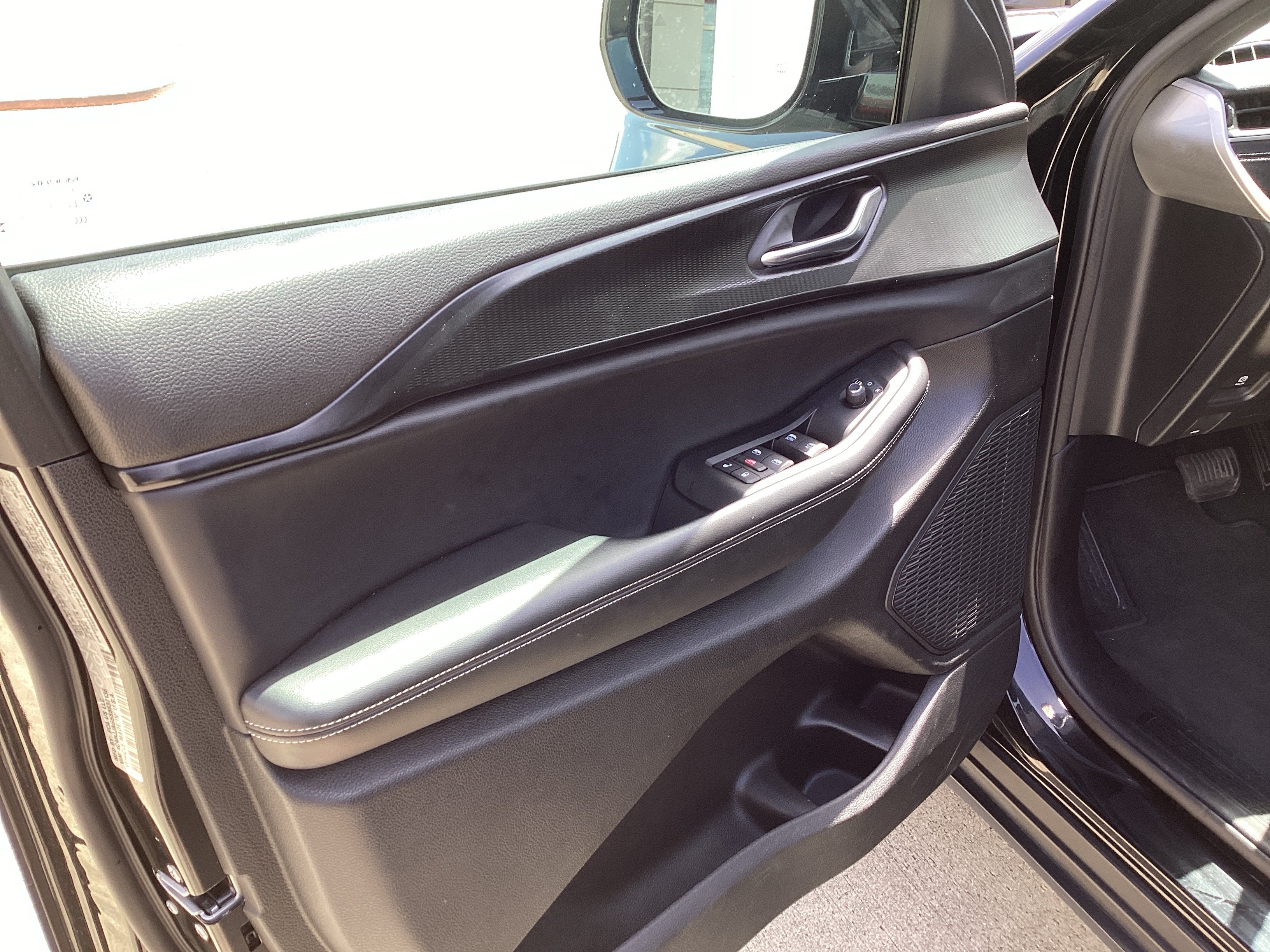 Used 2025 Jeep Grand Cherokee L Laredo RWD image 17