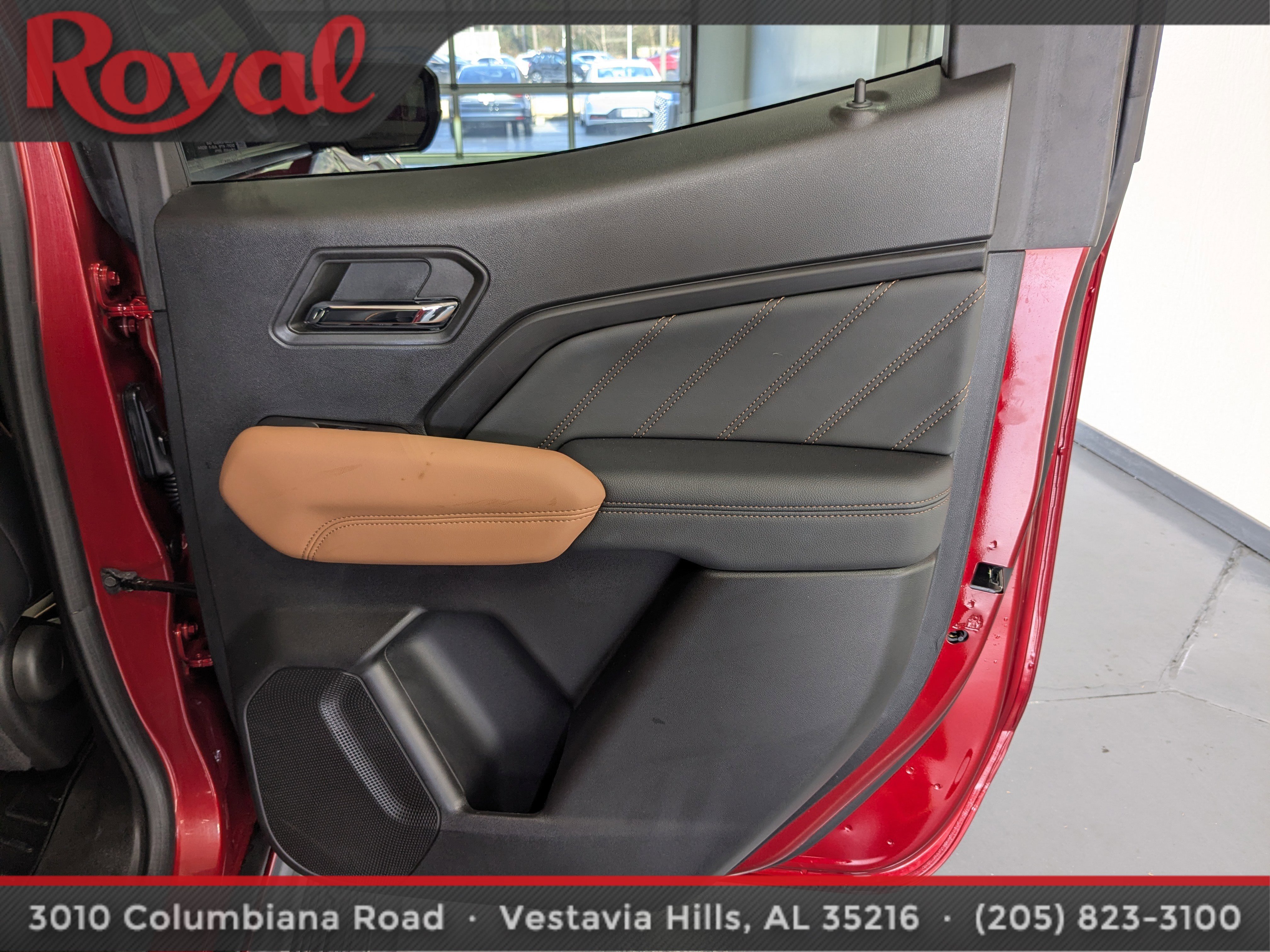 Used 2024 GMC Canyon AT4 w/ Technology Package image 9