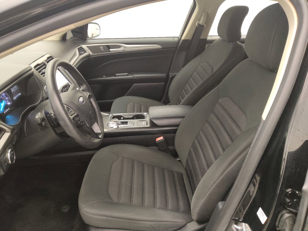 Used 2018 Ford Fusion SE w/ Fusion SE Technology Package FWD image 17