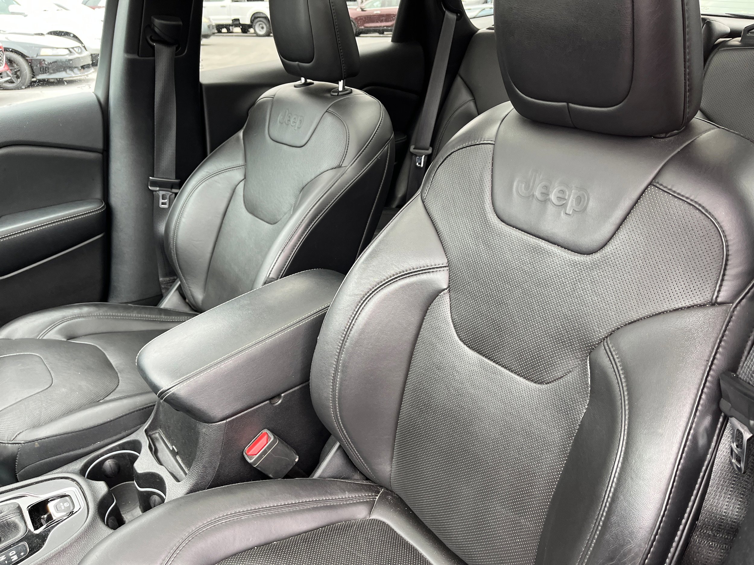 Used 2019 Jeep Cherokee Limited image 9