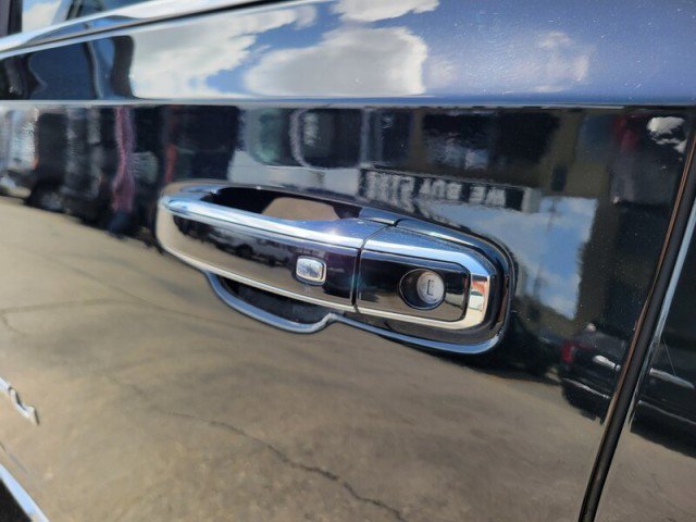 Used 2021 GMC Yukon Denali w/ Denali Ultimate Package image 11