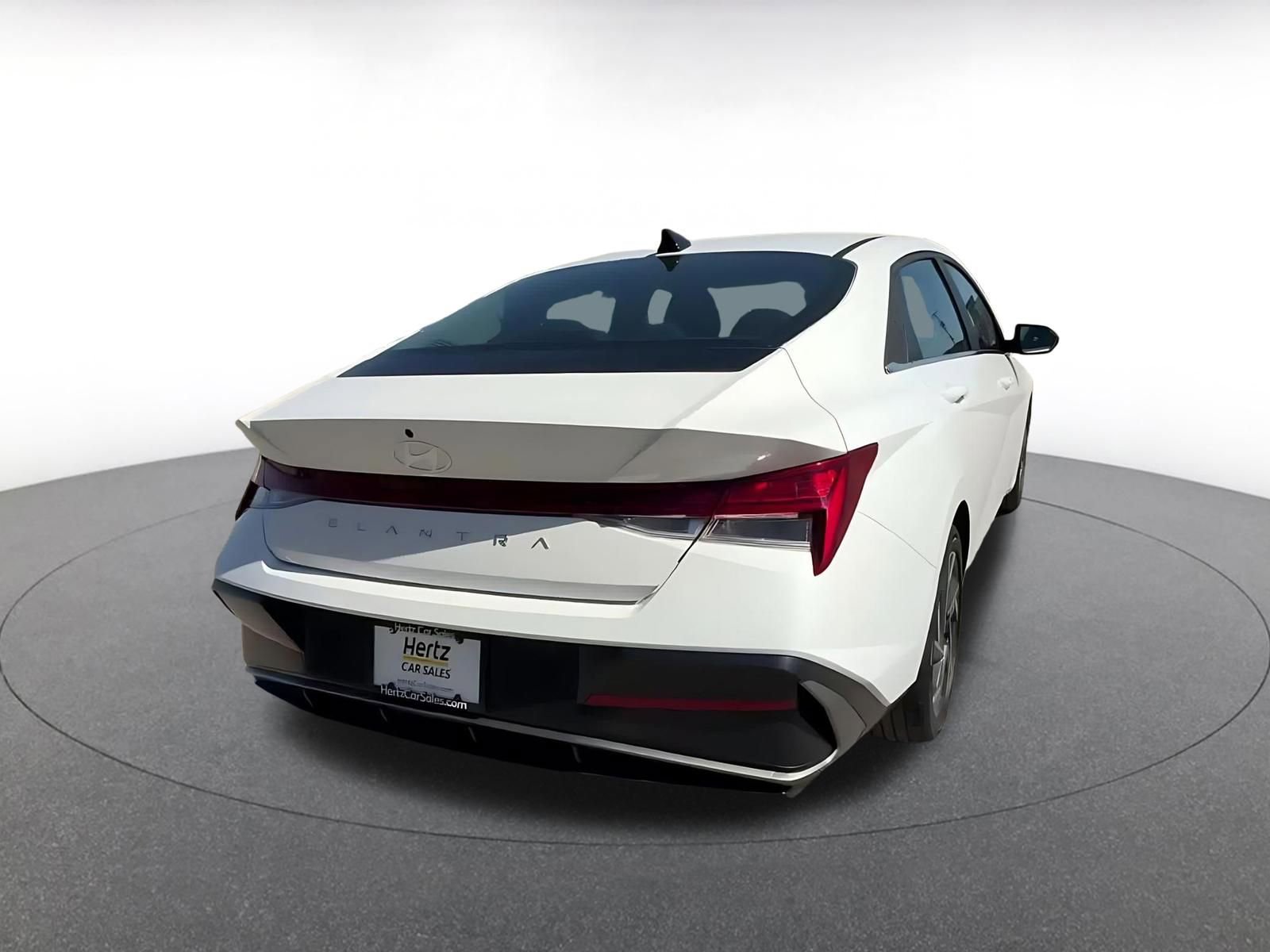 Used 2025 Hyundai Elantra SEL image 14