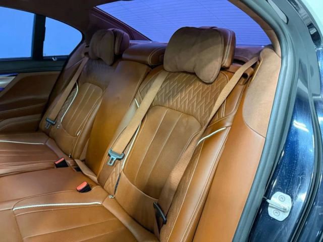 Used 2018 BMW 750i xDrive image 28