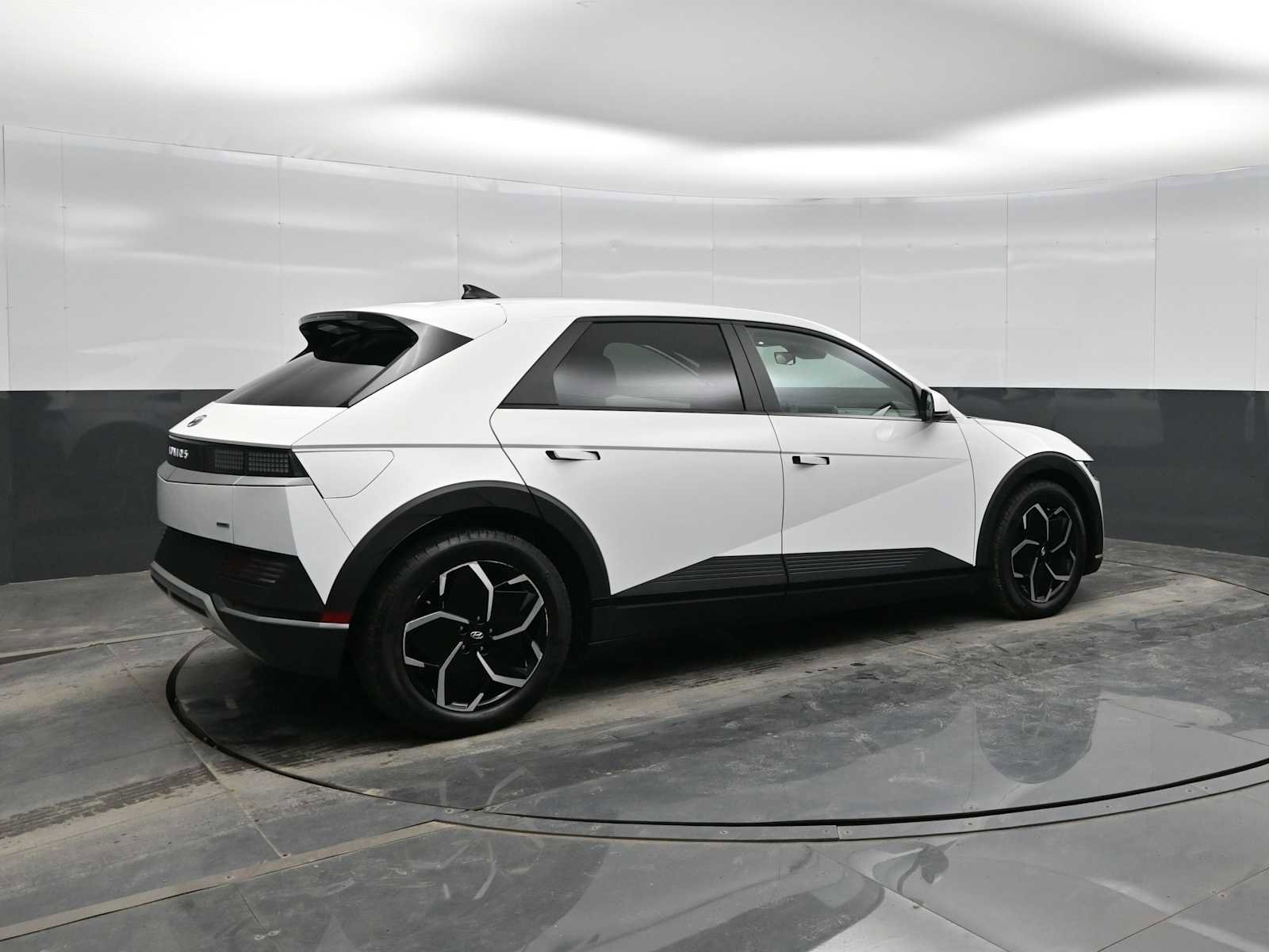 Used 2022 Hyundai Ioniq 5 SE w/ Cargo Package image 8