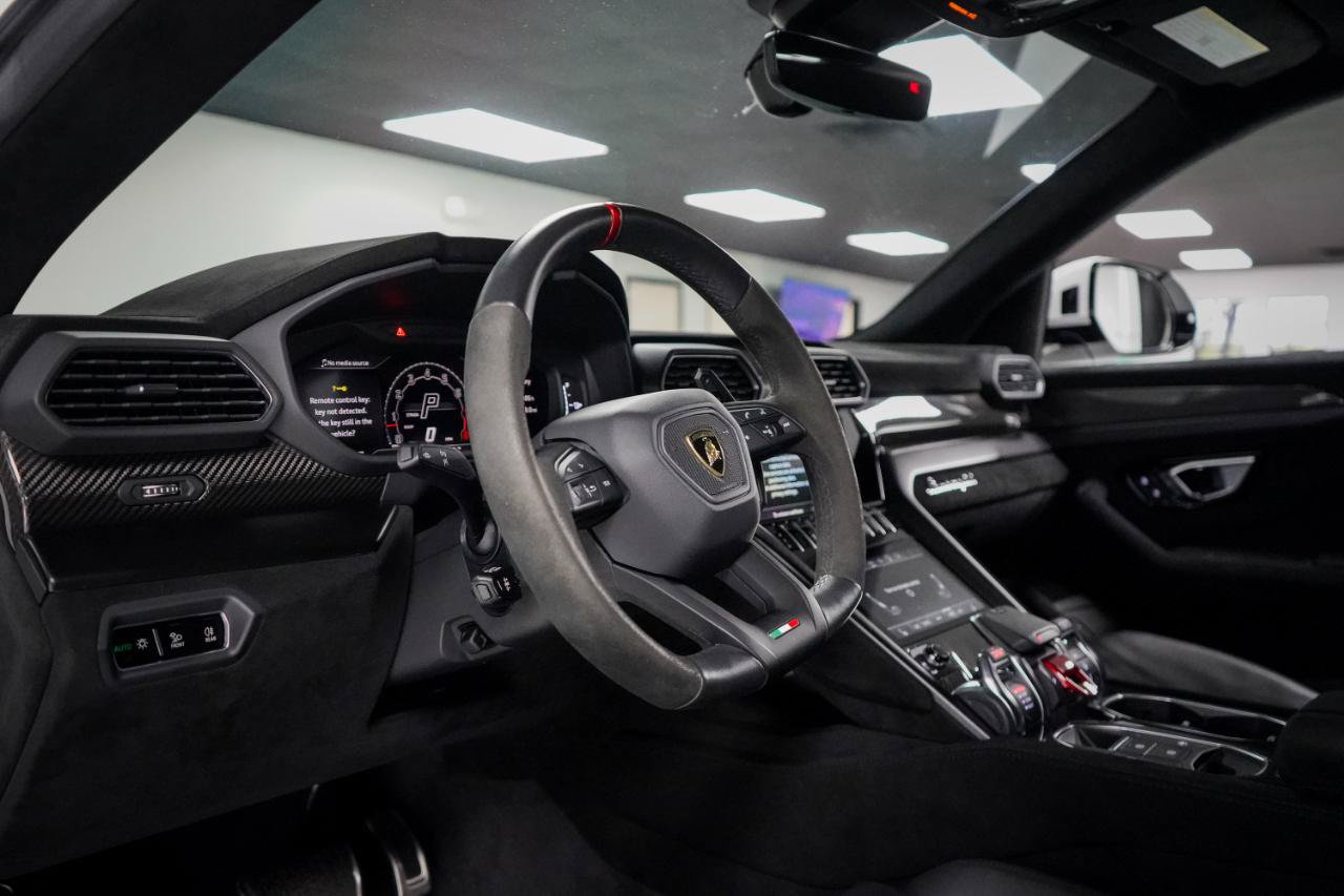 Used 2023 Lamborghini Urus Performante AWD/4WD image 21
