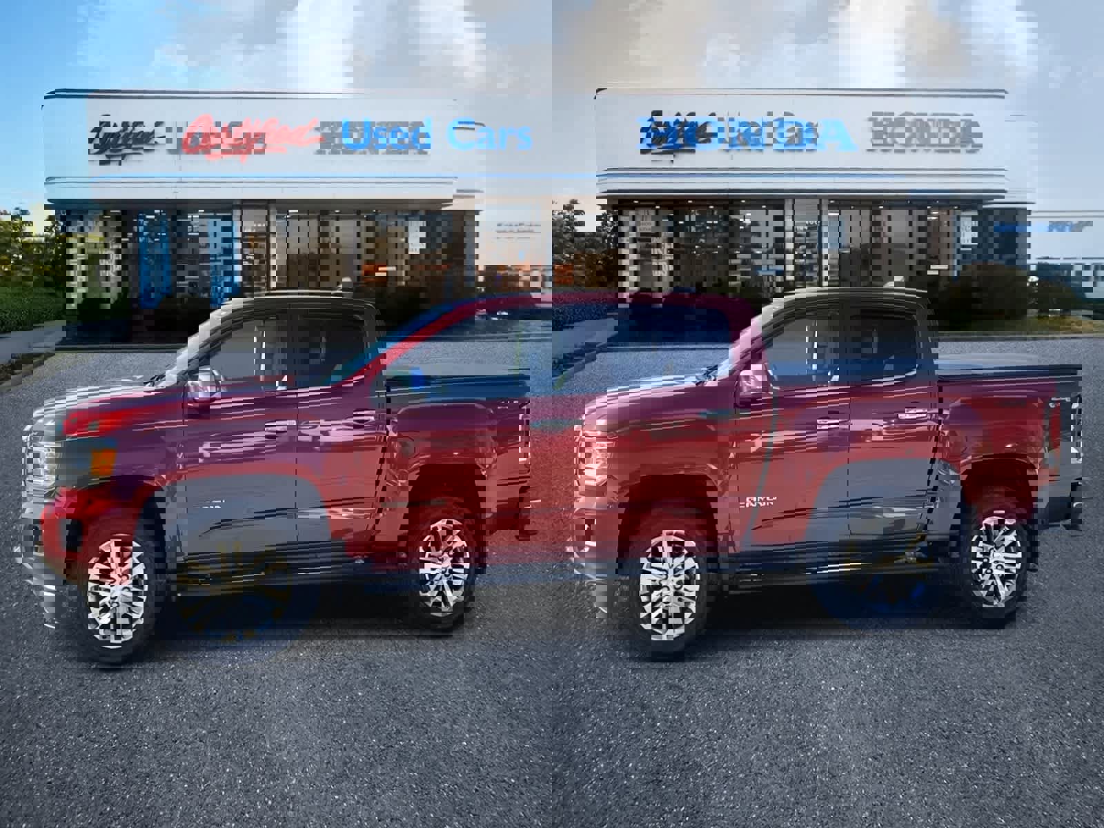 Used 2016 GMC Canyon SLT w/ Driver Alert Package image 2