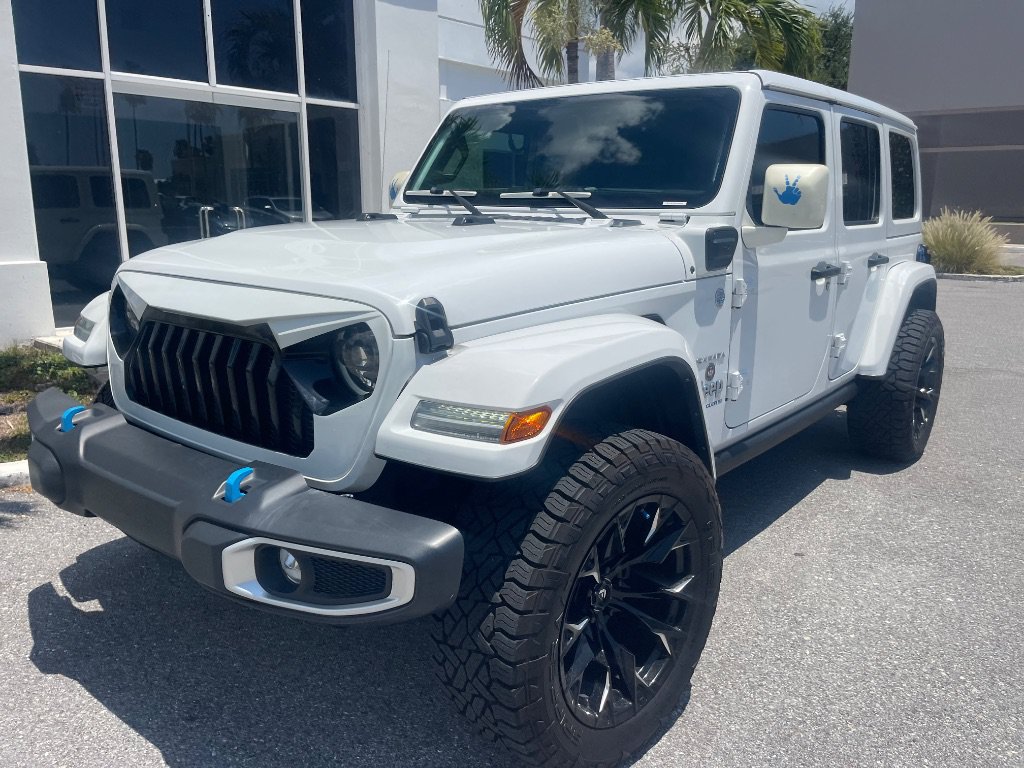 Used 2023 Jeep Wrangler Unlimited Sahara AWD/4WD image 35
