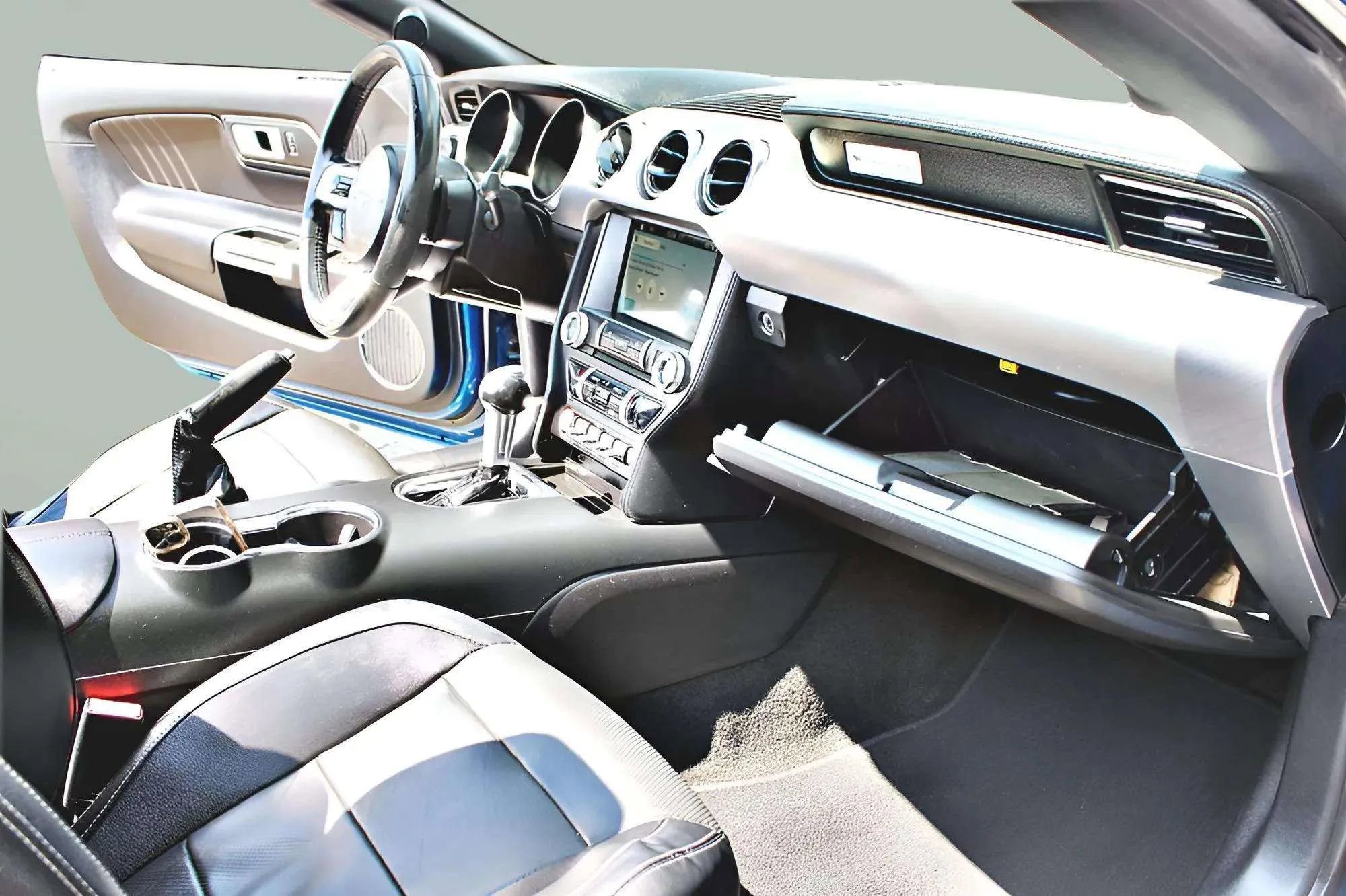 Used 2018 Ford Mustang Premium image 32