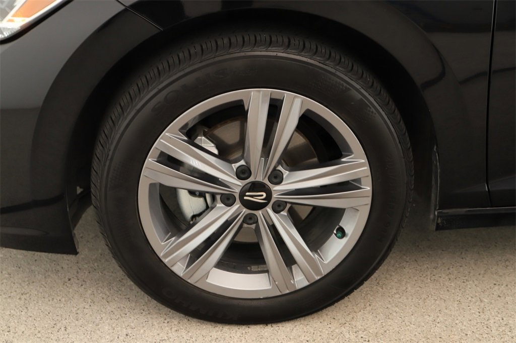 Used 2023 Volkswagen Jetta SE image 32