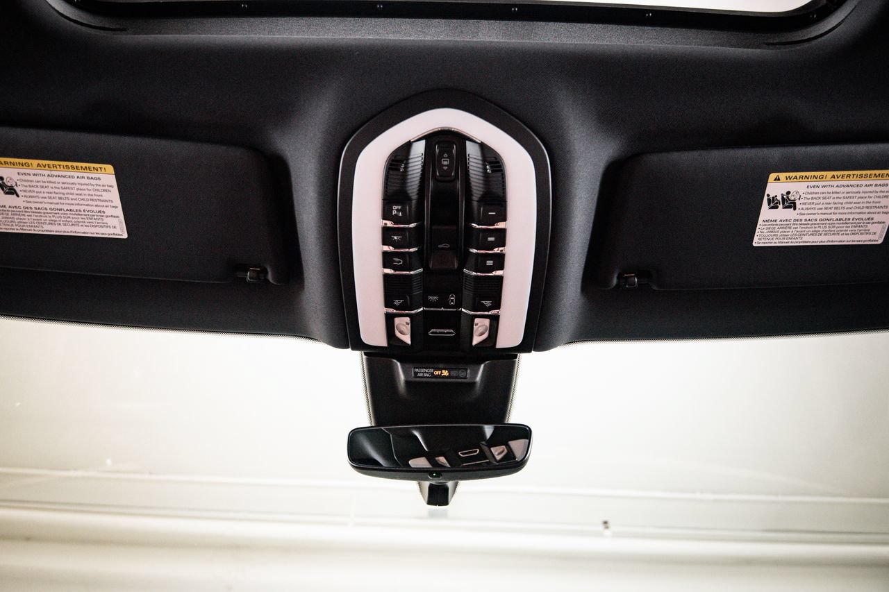 Certified 2023 Porsche Macan AWD/4WD image 20