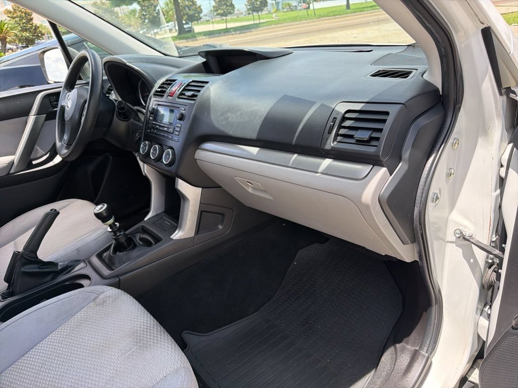 Used 2014 Subaru Forester 2.5i AWD/4WD image 17