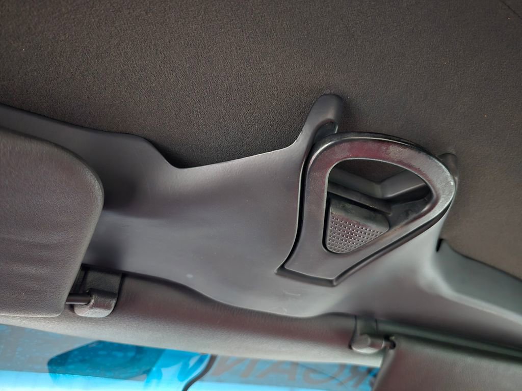 Used 2002 Ford Thunderbird image 31