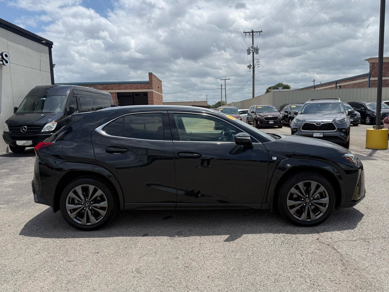Used 2022 Lexus UX 200 F Sport w/ Accessory Package (Z2) FWD image 5