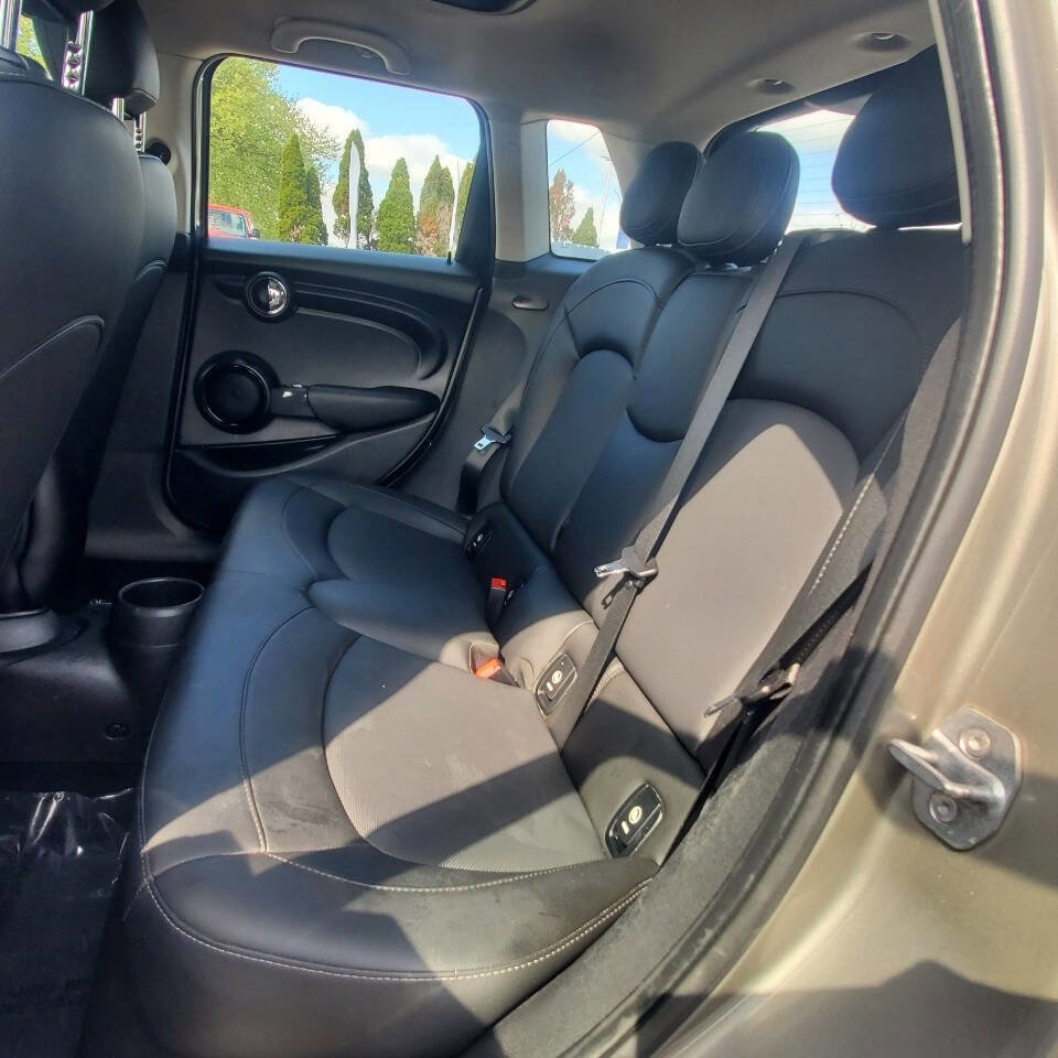 Used 2019 MINI Cooper 4-Door Hardtop image 12