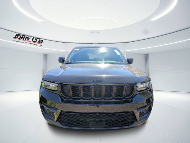 New 2025 Jeep Grand Cherokee Altitude image 7