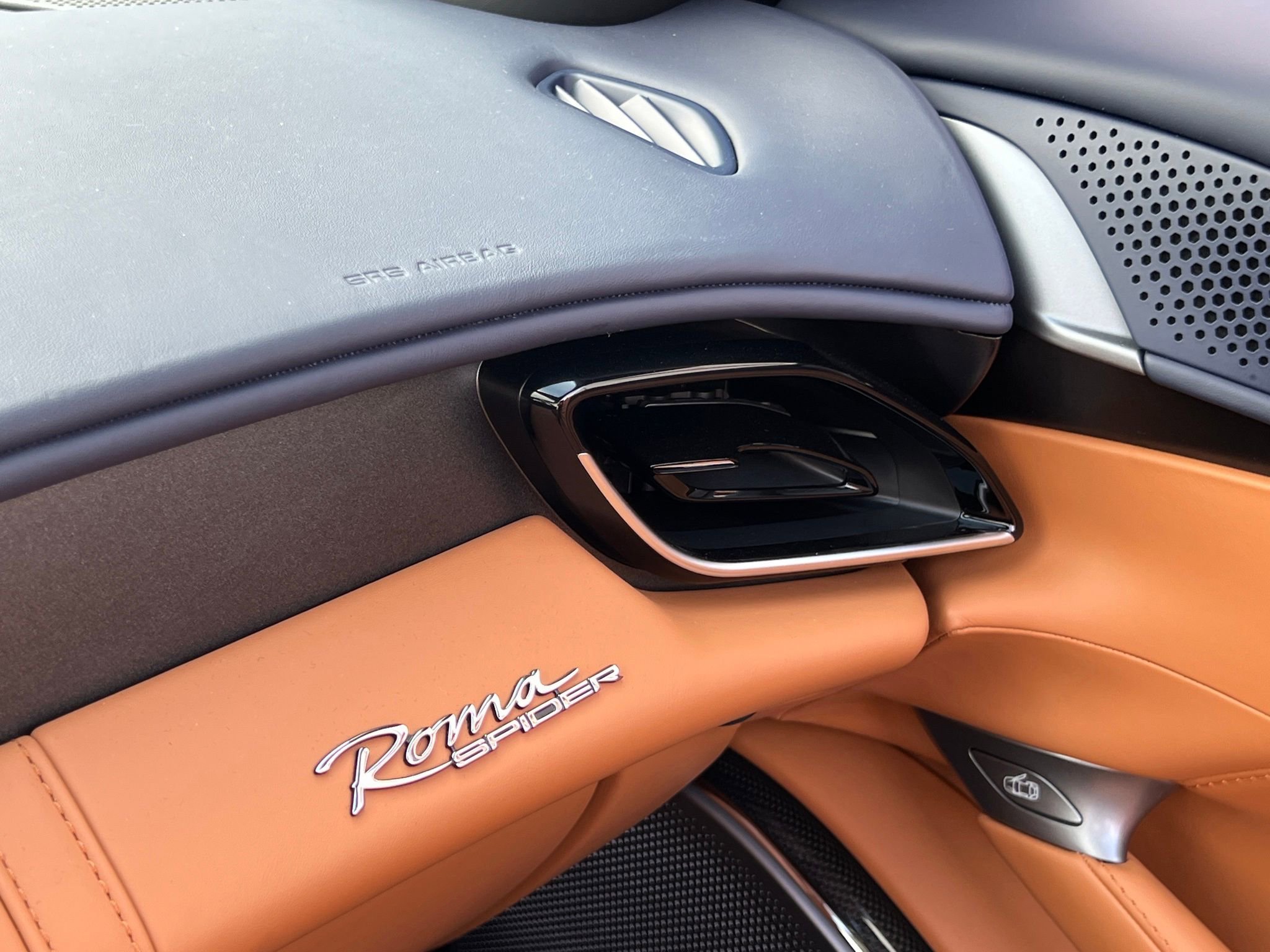 Used 2024 Ferrari Roma Spider RWD image 32