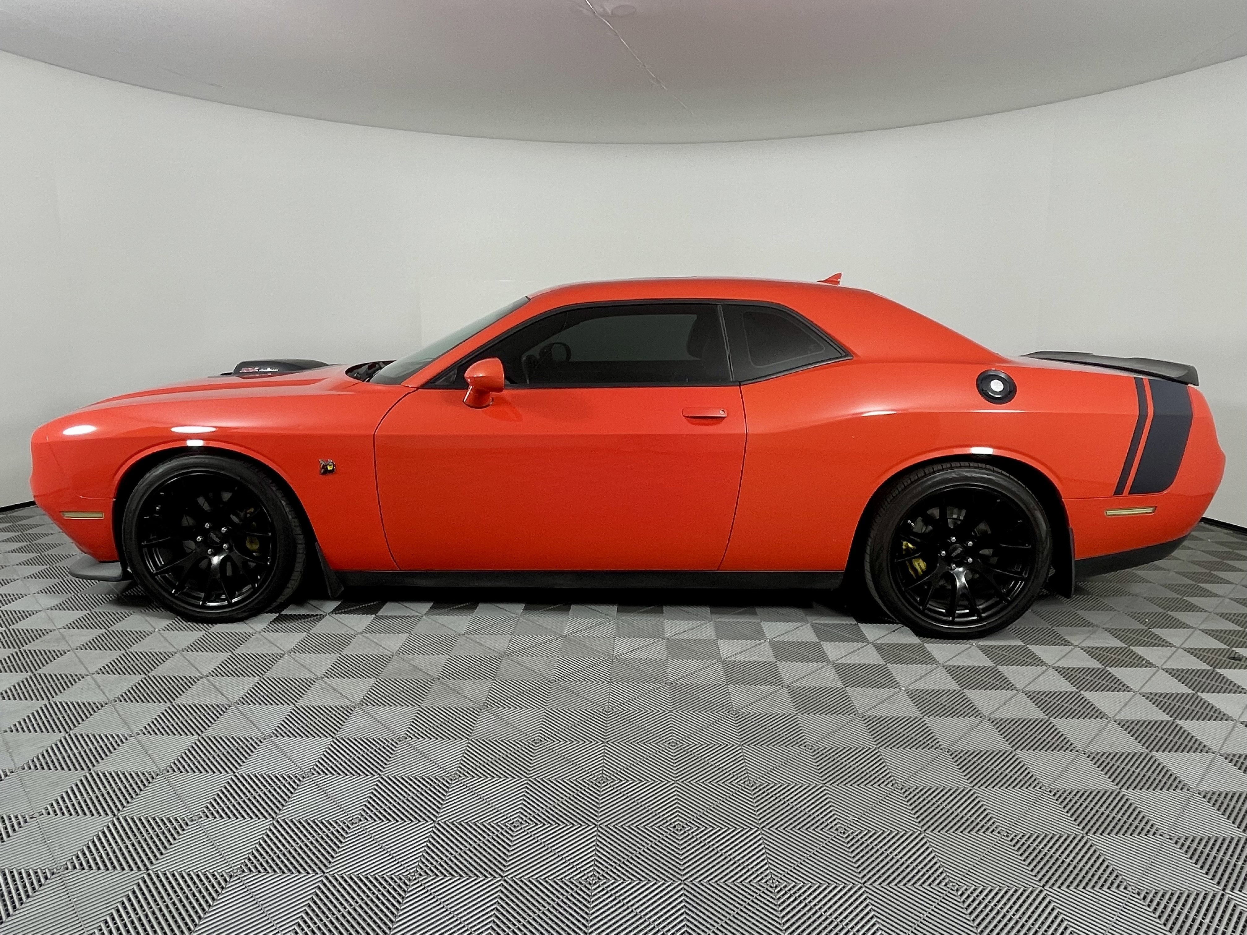 Used 2016 Dodge Challenger R/T Scat Pack image 2