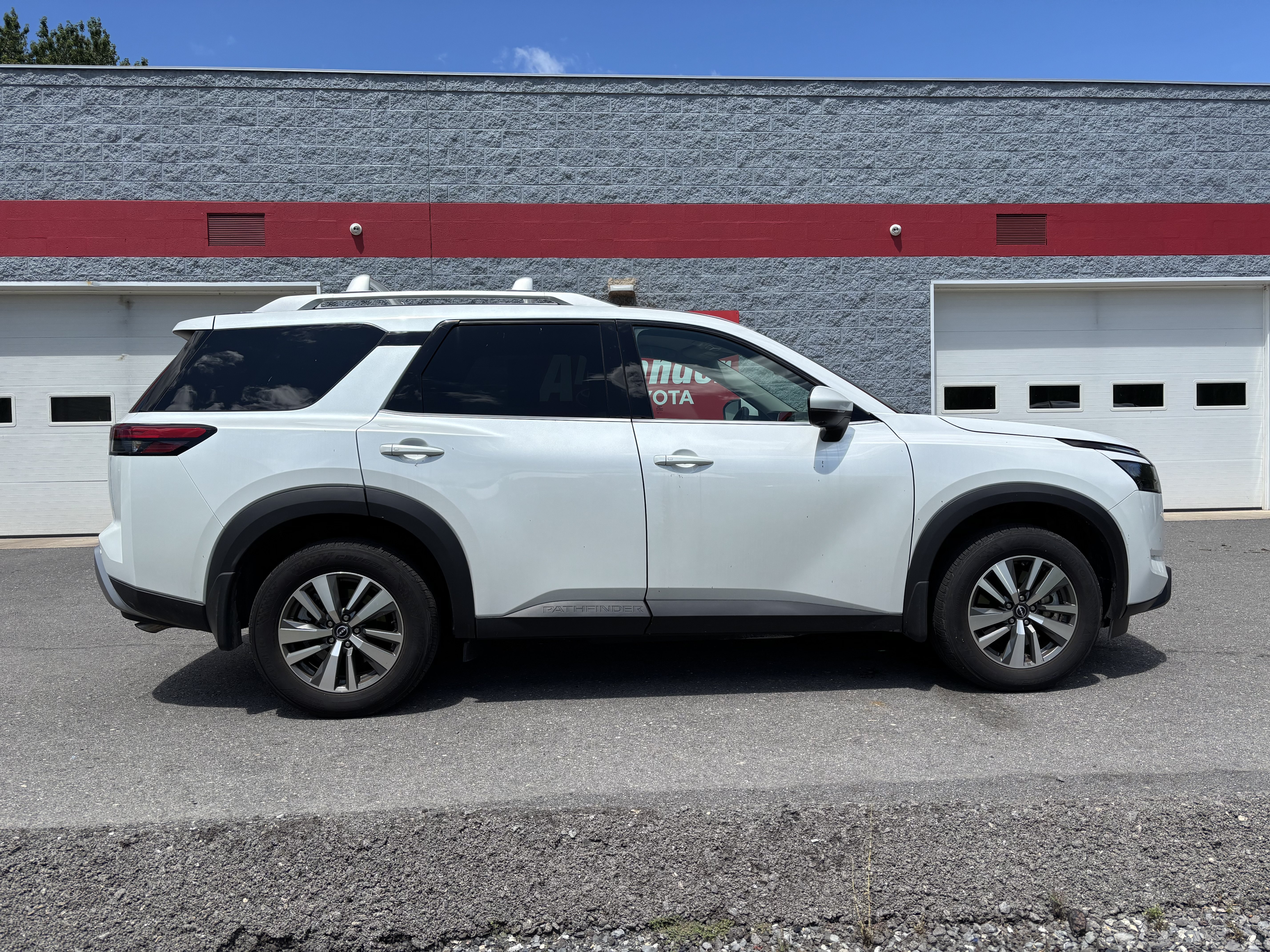 Used 2025 Nissan Pathfinder SL AWD/4WD video 2