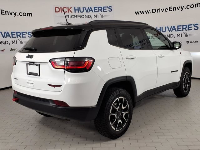 Used 2025 Jeep Compass Trailhawk w/ Trailhawk Elite Group AWD/4WD image 4