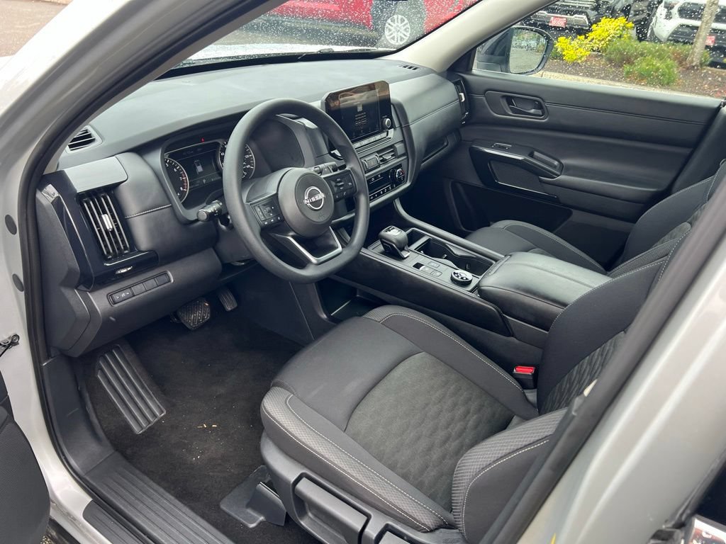Used 2024 Nissan Pathfinder S AWD/4WD image 10