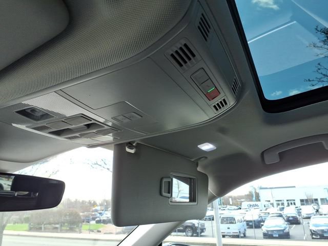 Used 2023 Volkswagen Tiguan SE w/ Panoramic Sunroof Package image 25