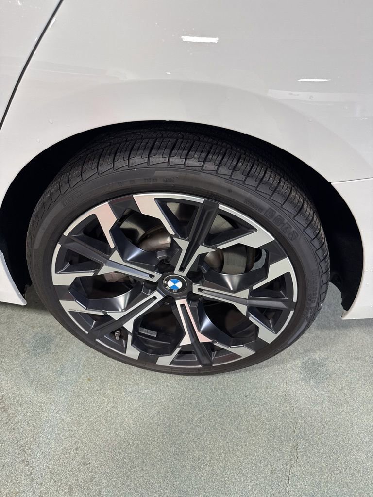 Used 2025 BMW 330i xDrive Sedan w/ Premium Package image 24