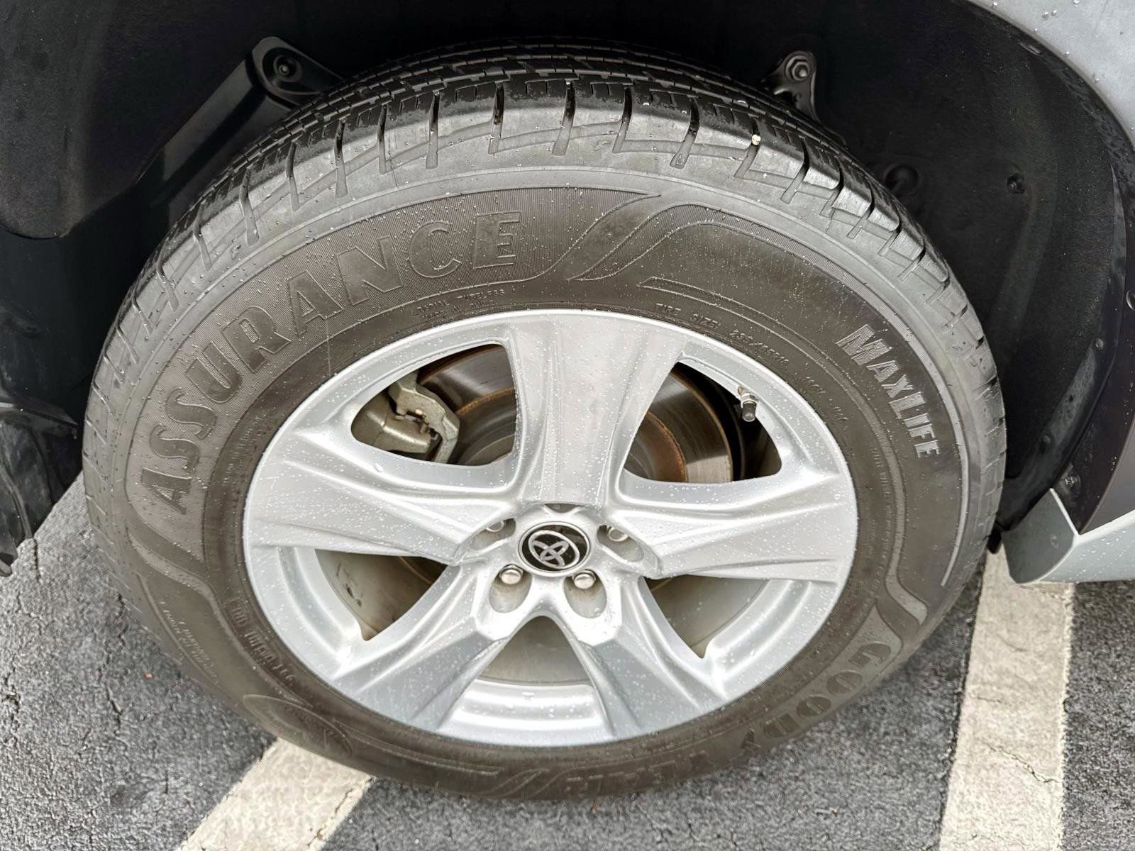 Used 2021 Toyota Highlander LE image 28