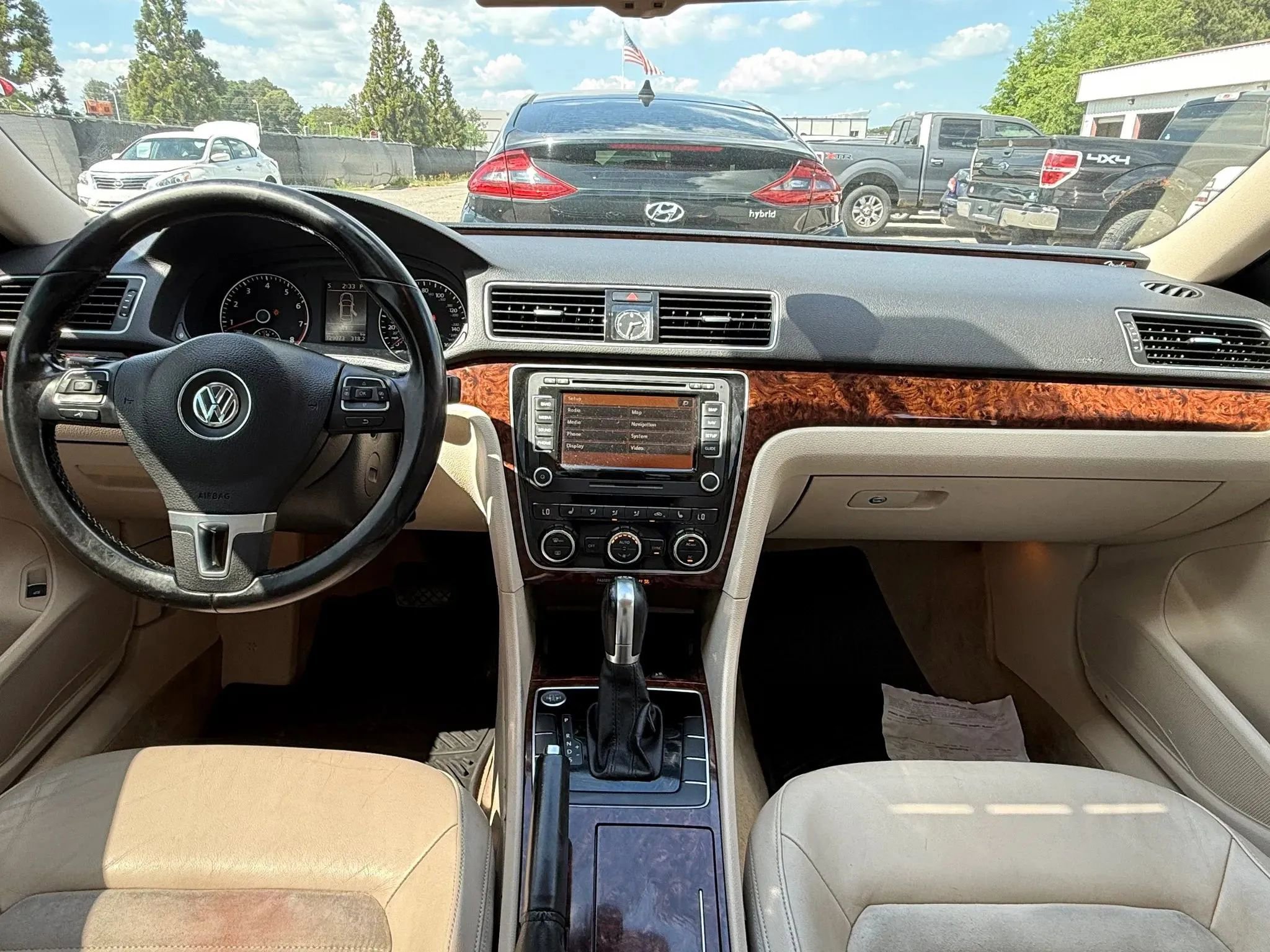 Used 2012 Volkswagen Passat 3.6 SEL Premium image 3