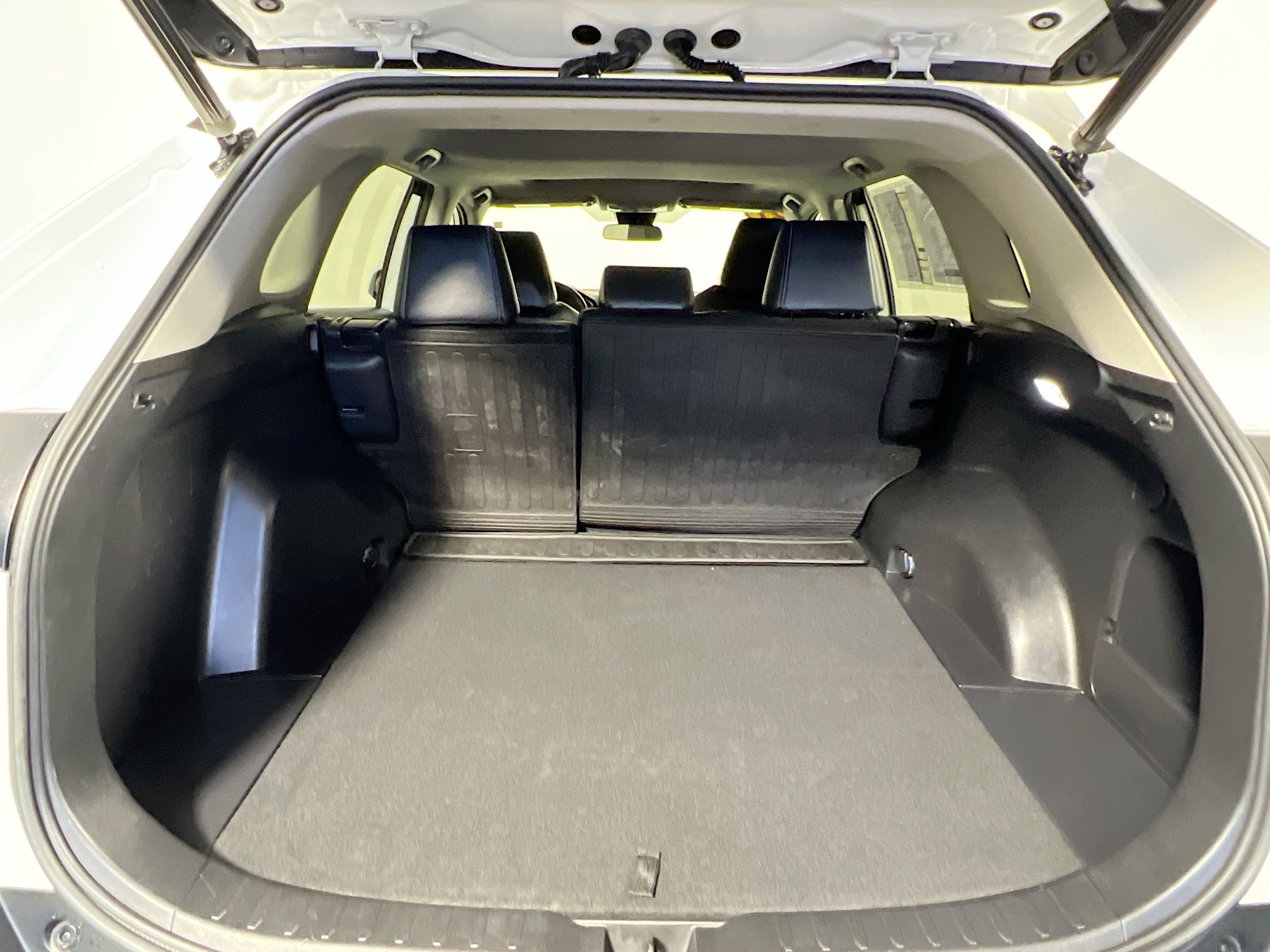 Used 2021 Toyota RAV4 XLE Premium image 34