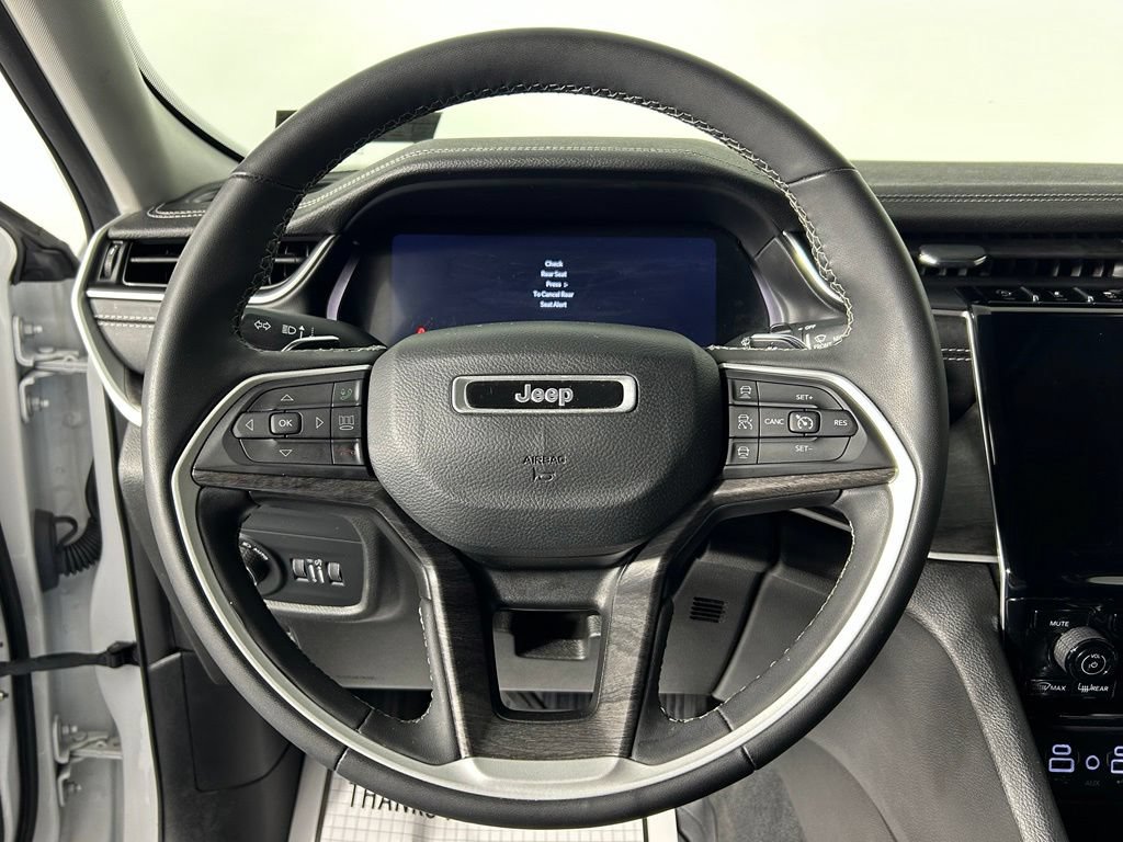 Used 2023 Jeep Grand Cherokee Limited AWD/4WD image 29