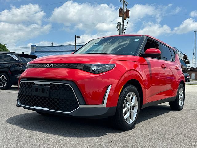 Used 2023 Kia Soul S FWD image 1